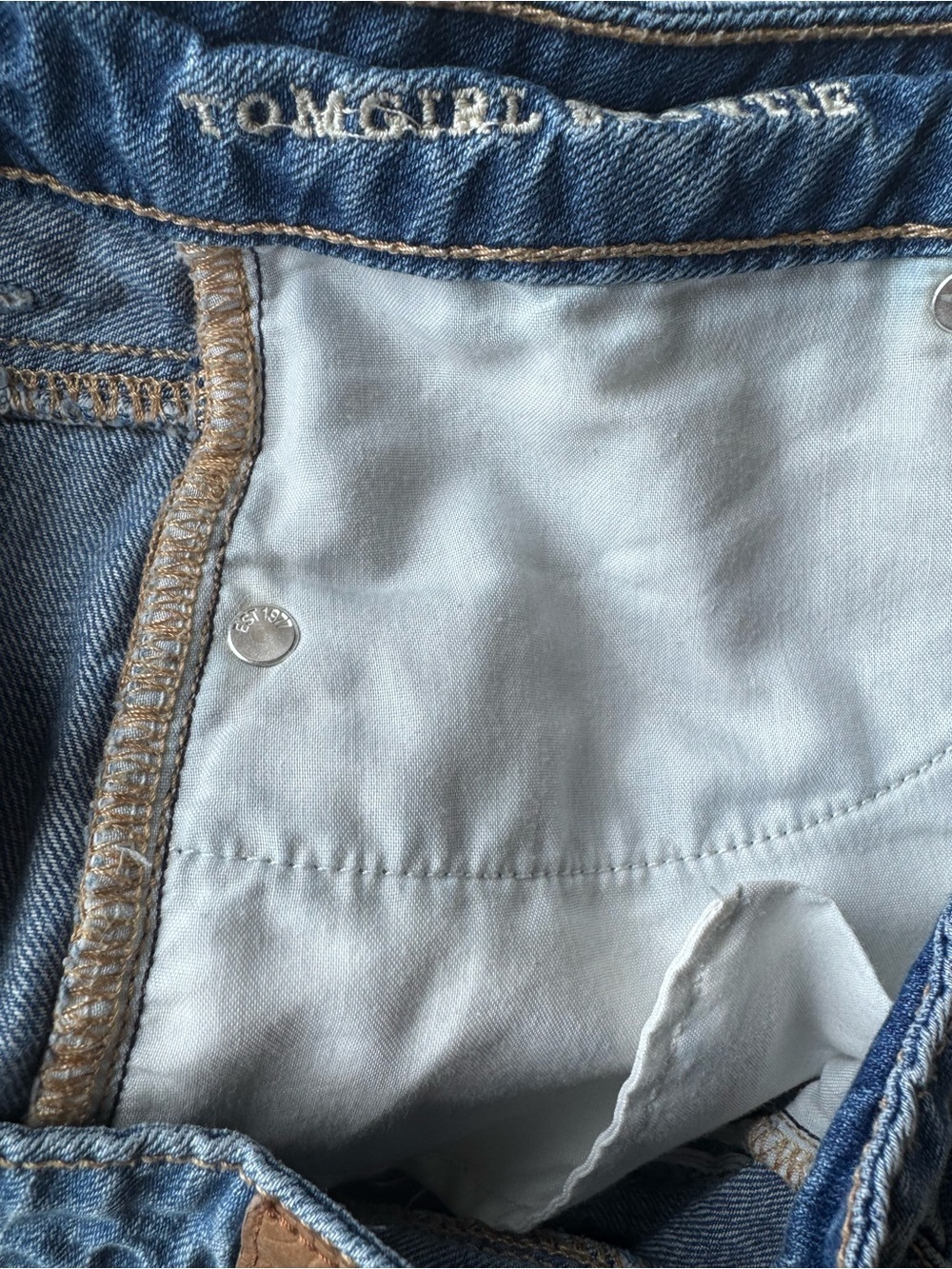 American Eagle Outfitters Distressed Denim Shorts - Picture 4 of 5